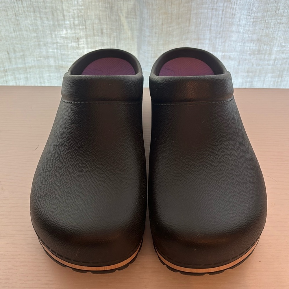 Dansko Kane Clogs Black Slip-On Clogs Gardening  Like New Size 39 Mule EVA